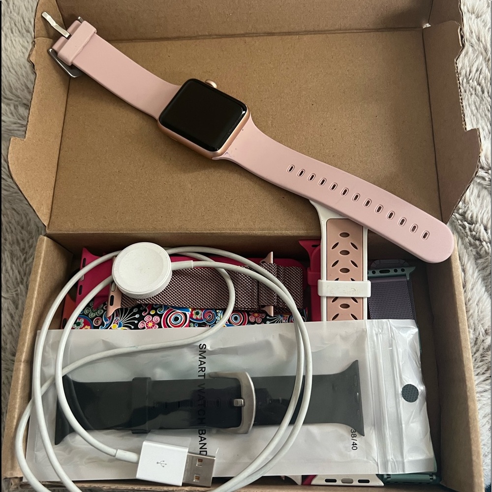 Series 3 Apple Watch 38mm Bundle pack